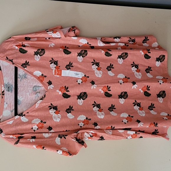 EVRI Tops - Cute EVRI TEE TOP 3X